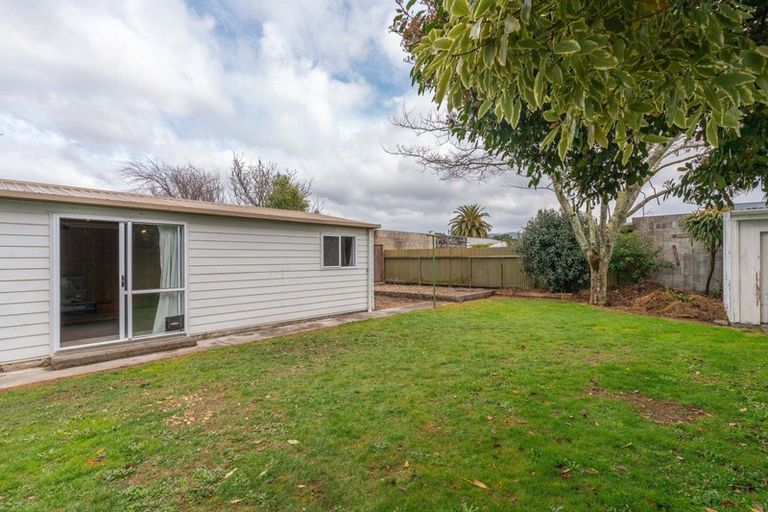 Photo of property in 6 Taylor Street, Carterton, 5713