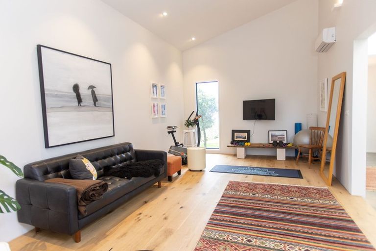 Photo of property in 411 Oaia Road, Muriwai, 0881