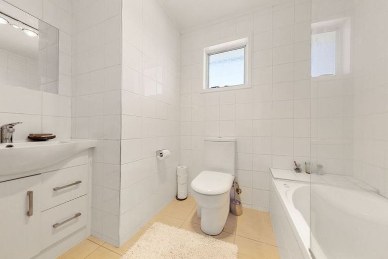 Photo of property in 2/7 Allen Street, Mangere East, Auckland, 2024