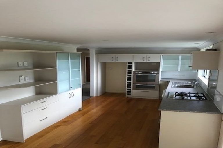 Photo of property in 31 Awaroa Road, Sunnyvale, Auckland, 0612