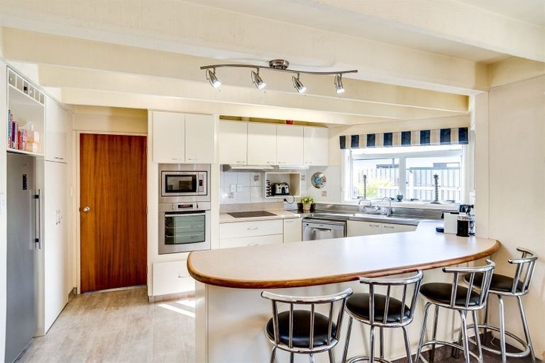 Photo of property in 17 Upham Crescent, Taradale, Napier, 4112