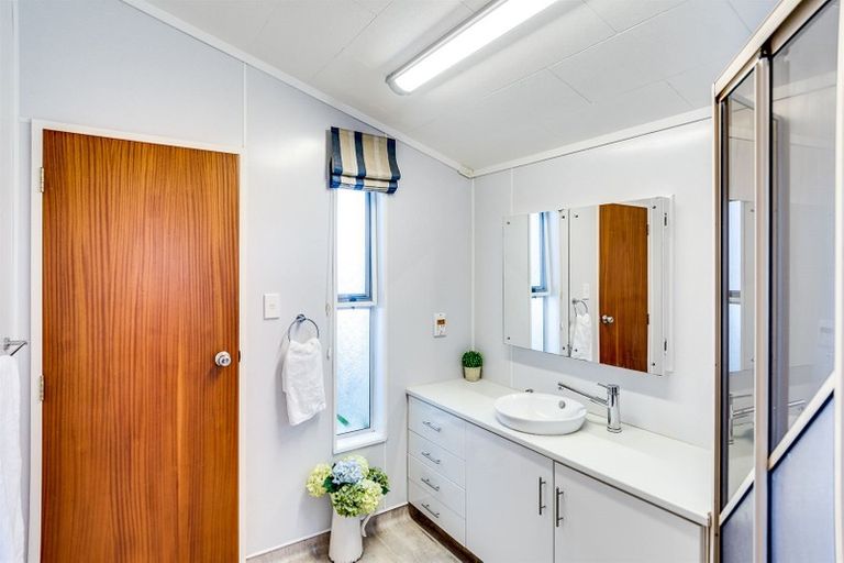 Photo of property in 17 Upham Crescent, Taradale, Napier, 4112