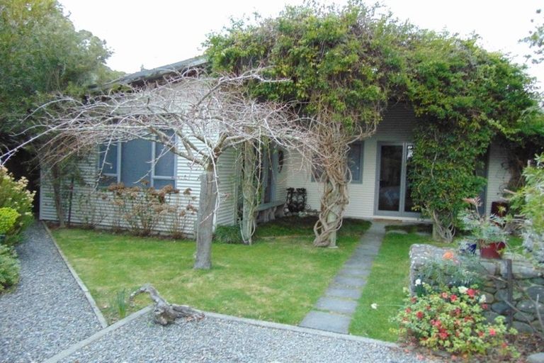 Photo of property in 8 Rutland Street, Picton, 7220