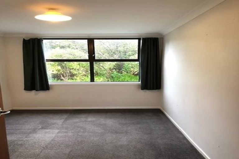 Photo of property in 31 Awaroa Road, Sunnyvale, Auckland, 0612