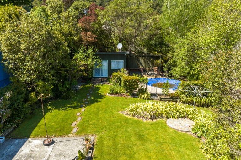 Photo of property in 128 Waikawa Road, Picton, 7220