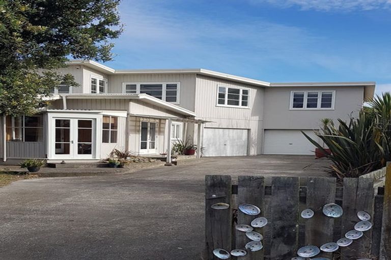 Photo of property in 32 Hunia Terrace, Himatangi Beach, Foxton, 4891