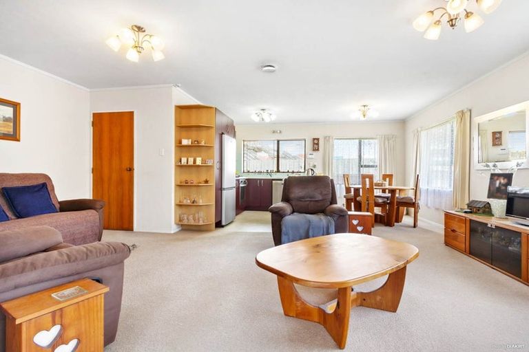 Photo of property in 2/9 Clayburn Road, Glen Eden, Auckland, 0602
