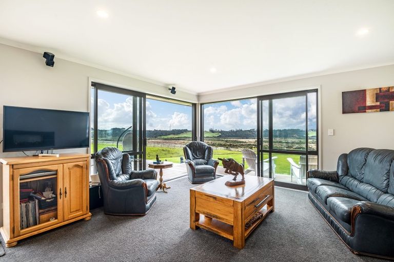 Photo of property in 137 Tuparekura Road, South Head, Helensville, 0874