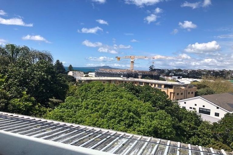 Photo of property in 1 Paterson Mews, Browns Bay, Auckland, 0630