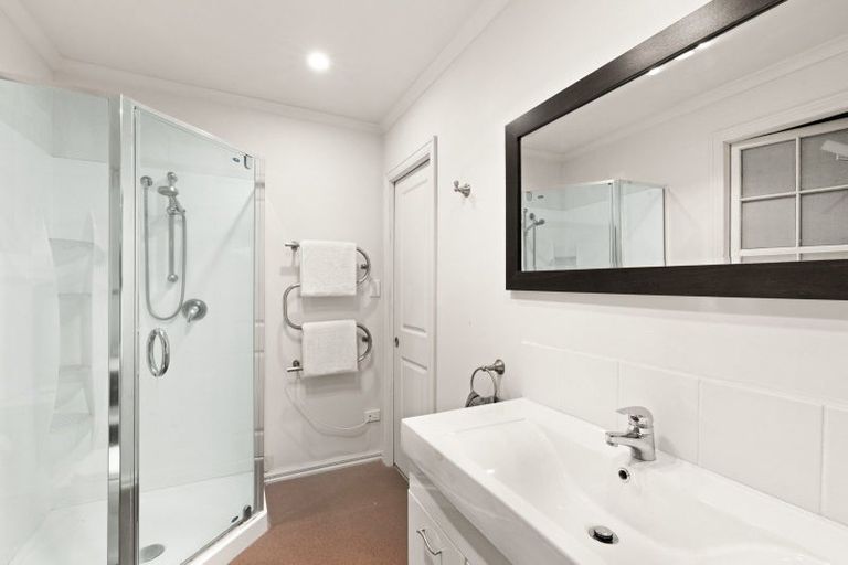 Photo of property in 32 Milton Road, Bluff Hill, Napier, 4110