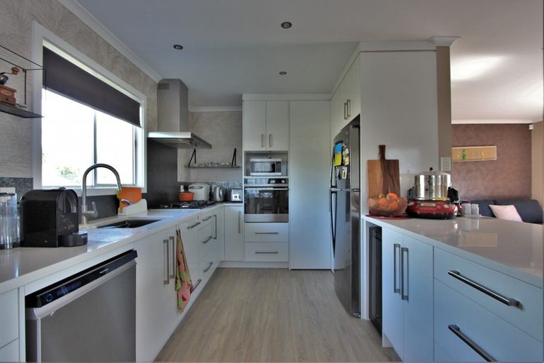 Photo of property in 28 Tennyson Drive, Owhata, Rotorua, 3010