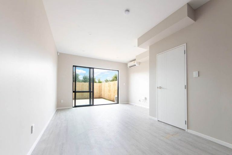 Photo of property in 6/53 Archibald Road, Kelston, Auckland, 0602