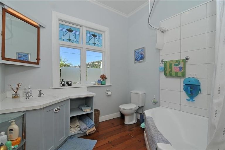 Photo of property in 27 Maida Vale Road, Roseneath, Wellington, 6011