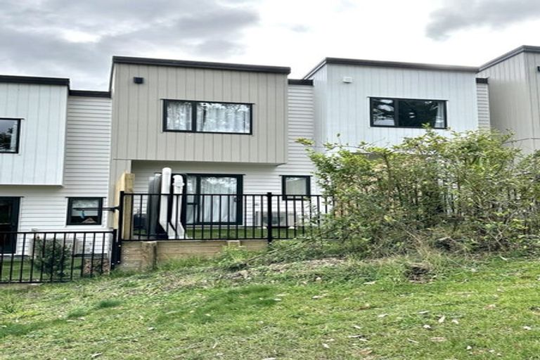 Photo of property in 6/60 Kemp Road, Massey, Auckland, 0614