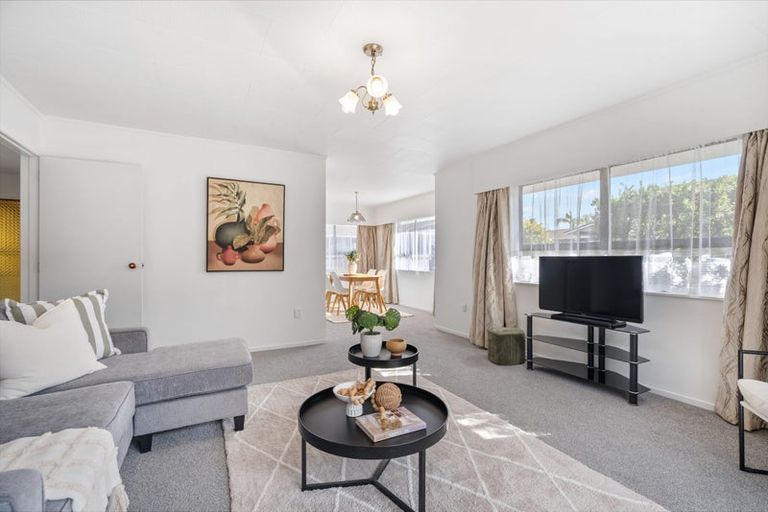 Photo of property in 43 Kamo Road, Regent, Whangarei, 0112