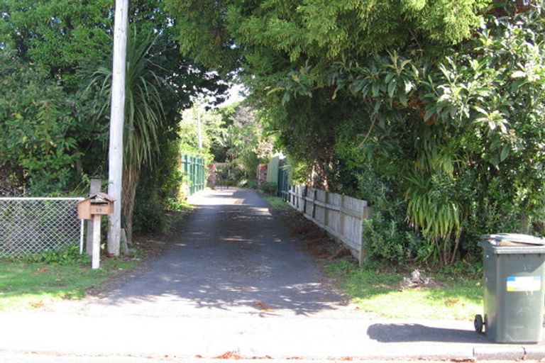 Photo of property in 19 Ward Crescent, Te Atatu Peninsula, Auckland, 0610