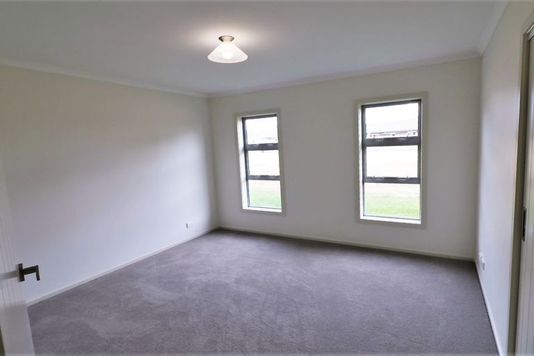 Photo of property in 11 Tararua Crescent, Carterton, 5713
