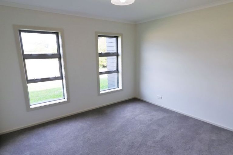 Photo of property in 11 Tararua Crescent, Carterton, 5713