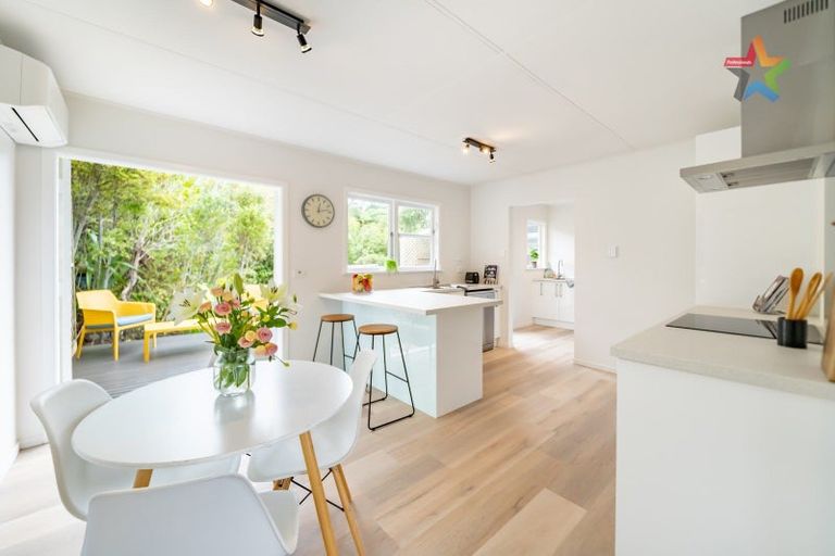 Photo of property in 64 Oakleigh Street, Maungaraki, Lower Hutt, 5010