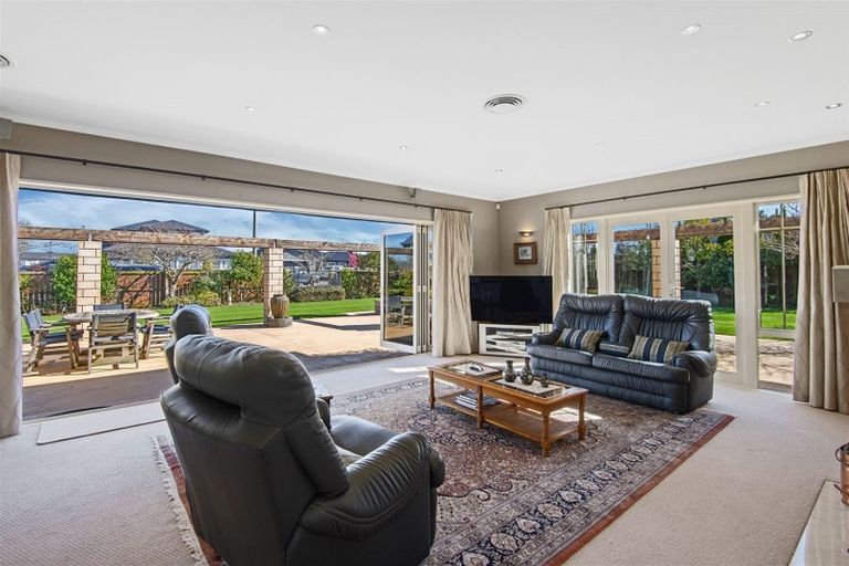 Photo of property in 208 Cavendish Road, Casebrook, Christchurch, 8051