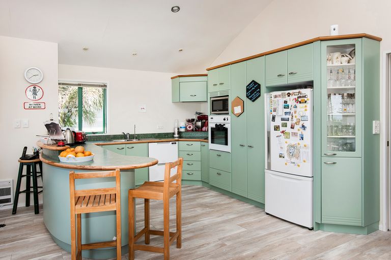 Photo of property in 64 Moana Road, Okitu, Gisborne, 4010