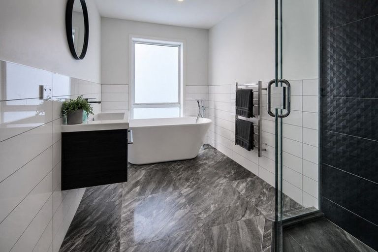 Photo of property in 60 Endeavour Drive, Whitby, Porirua, 5024