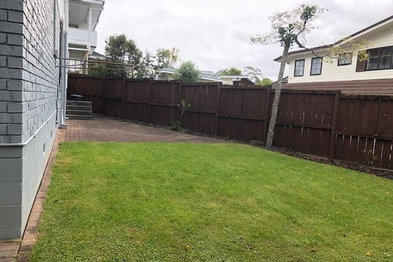 Photo of property in 2/42 Aberdeen Road, Campbells Bay, Auckland, 0620