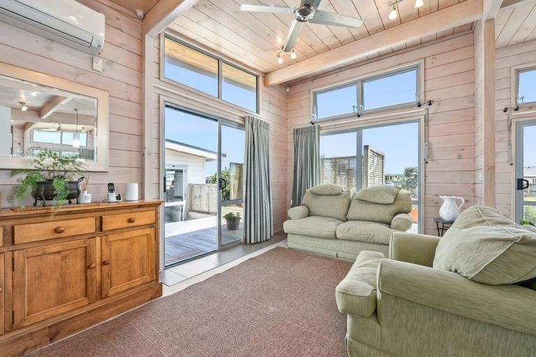 Photo of property in 9 Via Aroha, Waitarere Beach, Levin, 5510