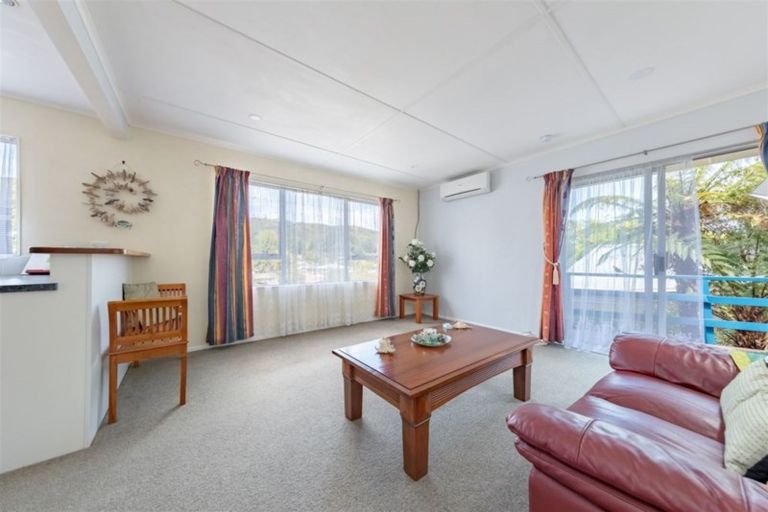 Photo of property in 9 Lowry Crescent, Stokes Valley, Lower Hutt, 5019