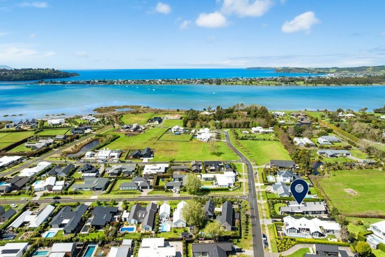 Photo of property in 75 Sandpiper Avenue, Point Wells, 0986