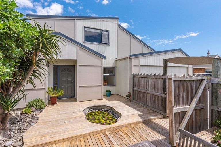 Photo of property in 13 Marram Way, Peka Peka, Waikanae, 5391