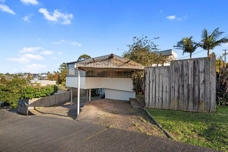 Photo of property in 1/31 Deep Creek Road, Waiake, Auckland, 0630