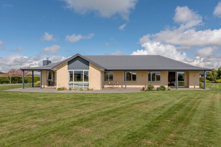 Photo of property in 13 Whitcombe Place, Darfield, 7571