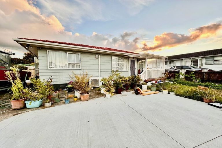 Photo of property in 34 Ferndown Avenue, Papatoetoe, Auckland, 2025