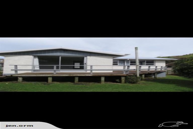 Photo of property in 1 Oawai Place, Marfell, New Plymouth, 4310