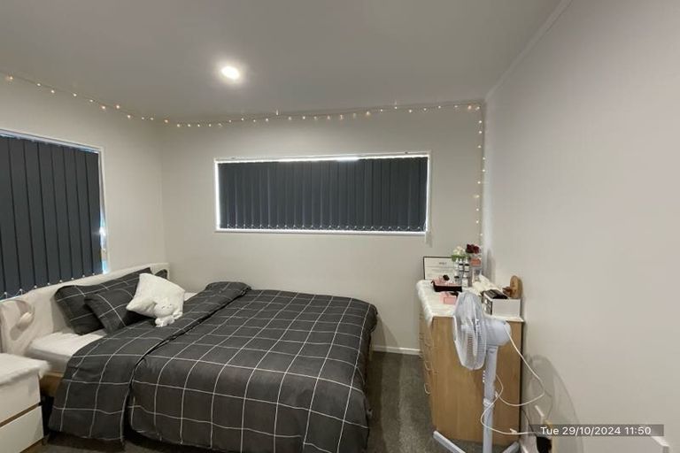 Photo of property in 1/59 Ribbonwood Crescent, Goodwood Heights, Auckland, 2105