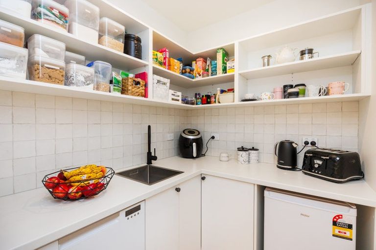 Photo of property in 48 Memorial Drive, Hokowhitu, Palmerston North, 4410