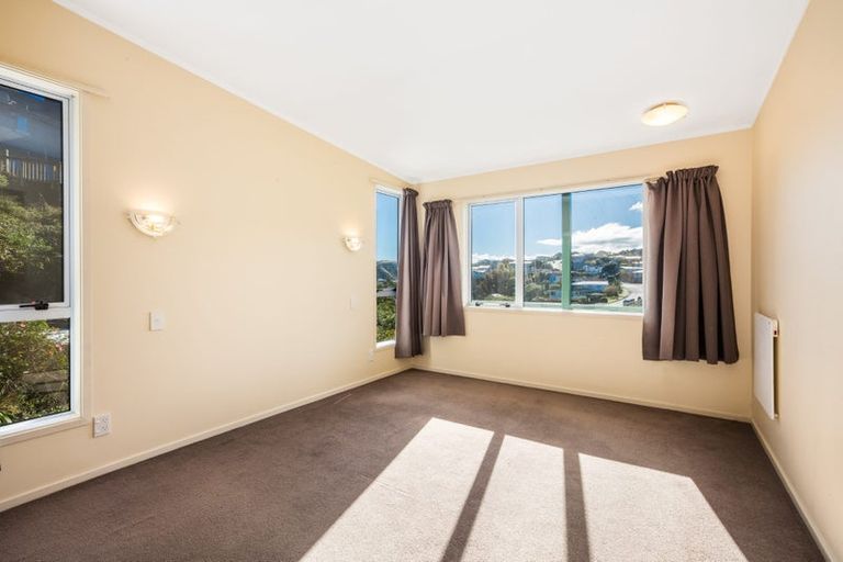 Photo of property in 2/10 Yarrow Place, Papakowhai, Porirua, 5024