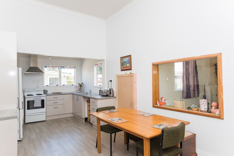 Photo of property in 33 Carnarvon Street, Gisborne, 4010