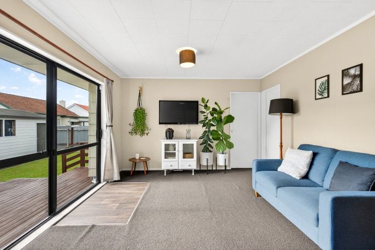 Photo of property in 2/27 Nuffield Avenue, Marewa, Napier, 4110