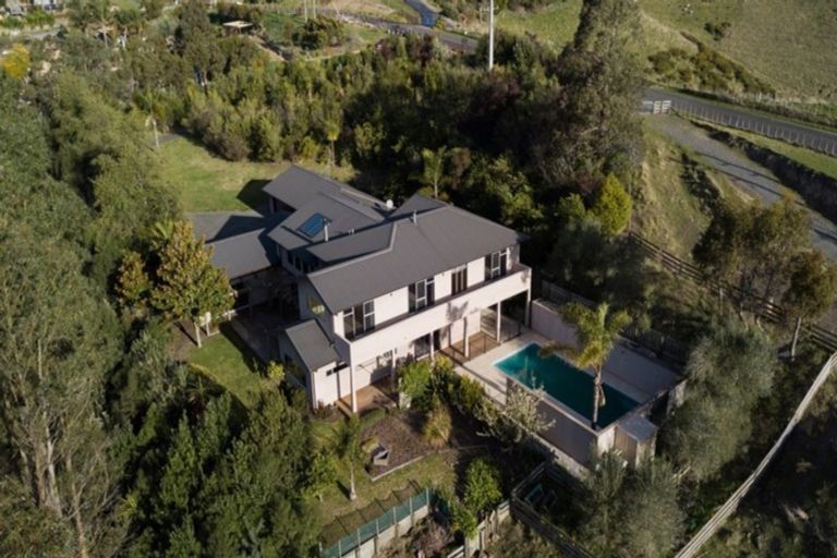 Photo of property in 100 Tironui Drive, Taradale, Napier, 4112