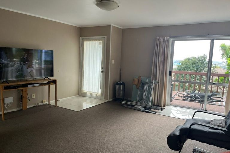 Photo of property in 2/23 Santiago Crescent, Unsworth Heights, Auckland, 0632