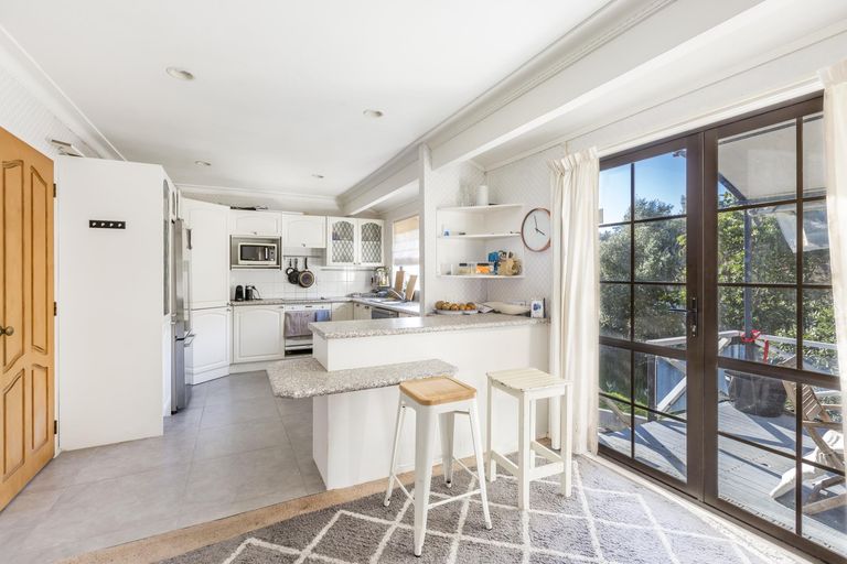 Photo of property in 30 Hoskins Avenue, Hillsborough, Auckland, 1042