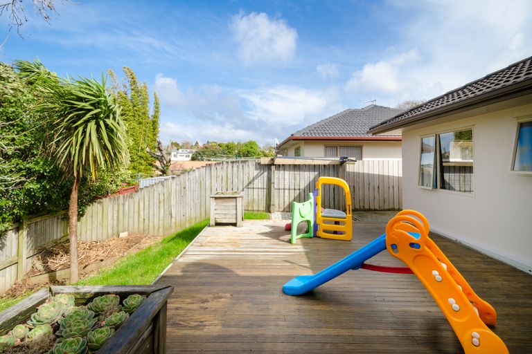 Photo of property in 114f Colwill Road, Massey, Auckland, 0614