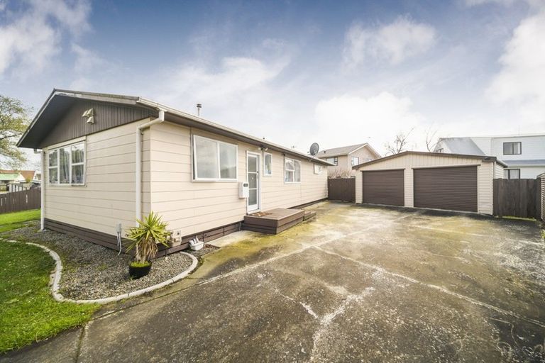 Photo of property in 33 Suzanne Grove, Kelvin Grove, Palmerston North, 4414