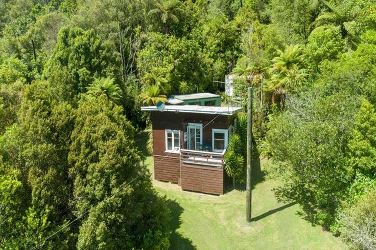 Photo of property in 19 Tombleson Road, Lake Rotoma, Rotorua, 3074
