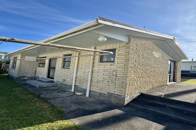 Photo of property in 76 Sixth Avenue, Urenui, 4377