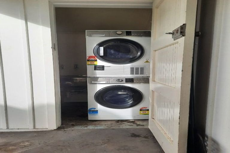 Photo of property in 27 Bulteel Street, New Plymouth, 4310