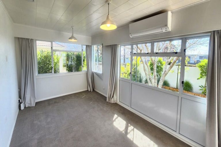 Photo of property in 158 Mangorei Road, Merrilands, New Plymouth, 4312