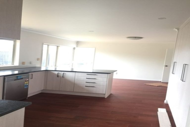 Photo of property in 28 Pukatea Avenue, Albany, Auckland, 0632